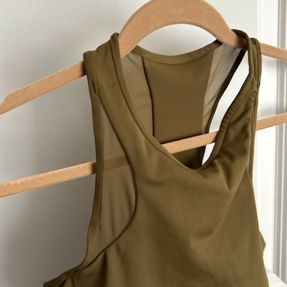 Athleta Transcend Crop Top - Medium - Picture 4 of 4